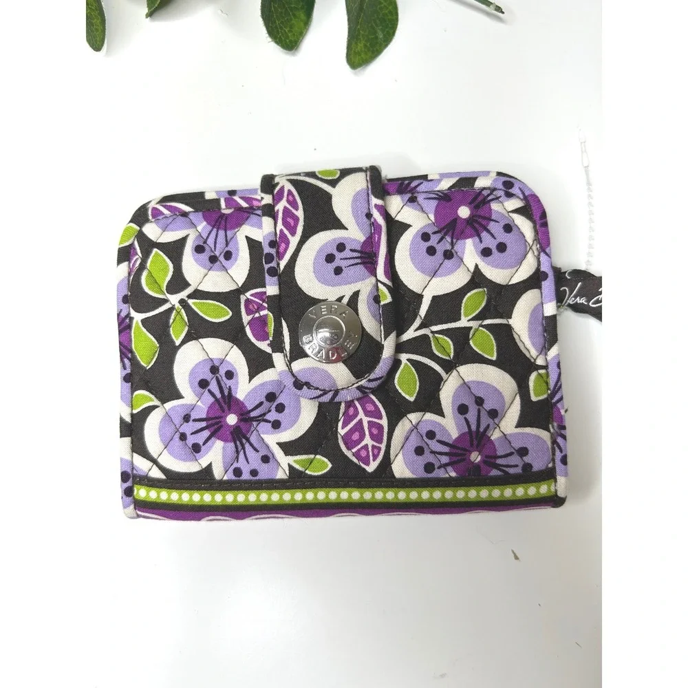 Vera Bradley NWT Quilted Snappy Wallet Plum Petals Floral - Picture 2 of 5